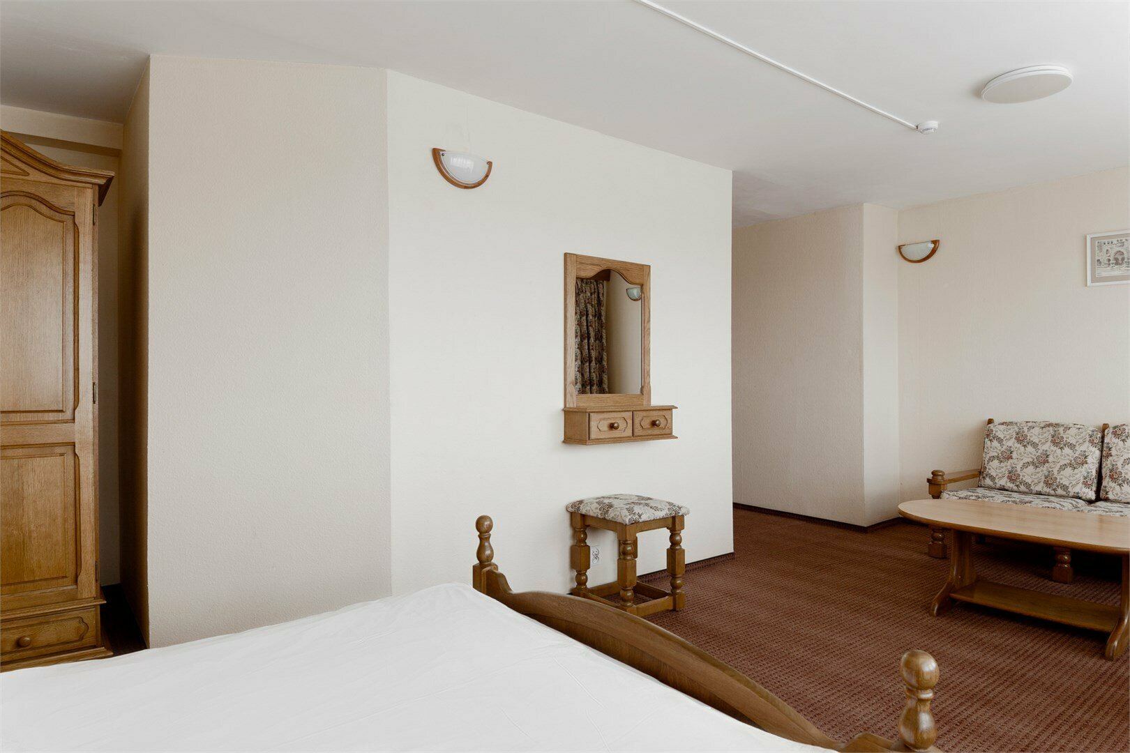 Двухместный номер Бизнес с одной общей кроватью, балконом и видом на озеро