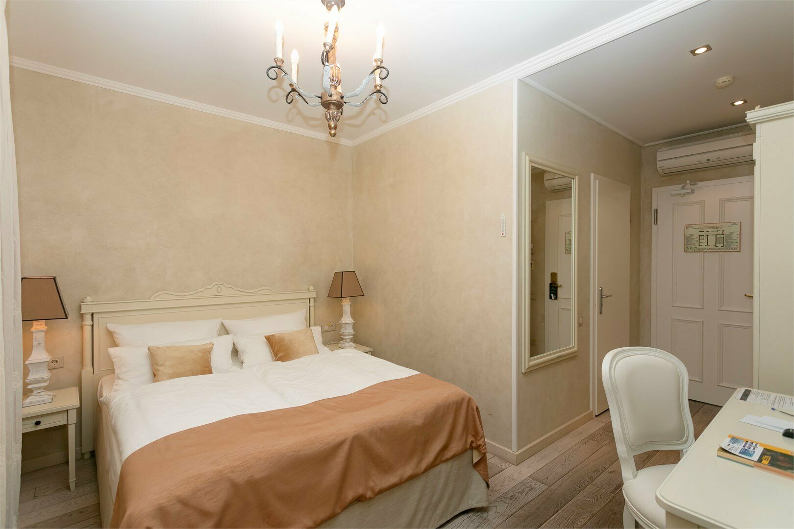 Стандартный номер с кроватью размера "queen-size"