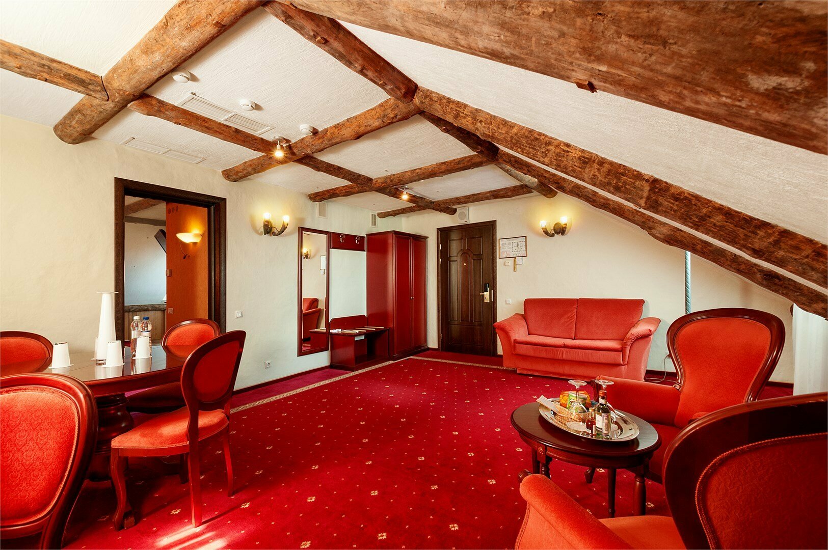 Двухкомнатный люкс "Славия" с джакузи и сауной