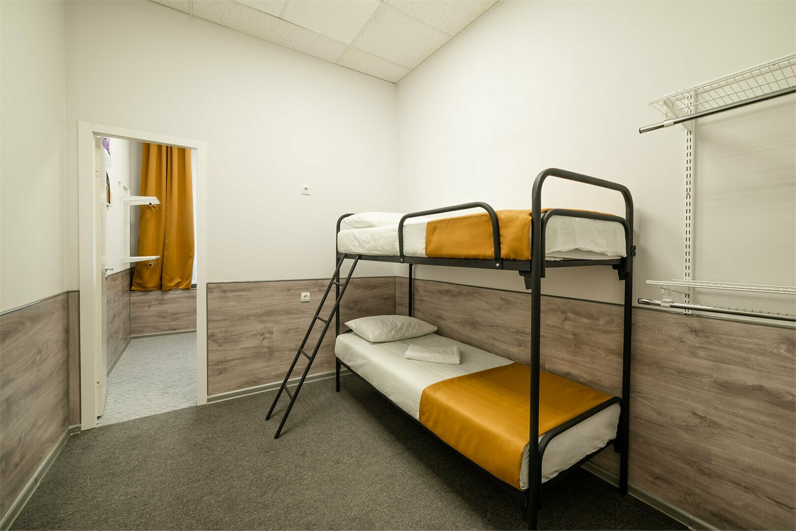 NEW Кровать в смежном женском номере