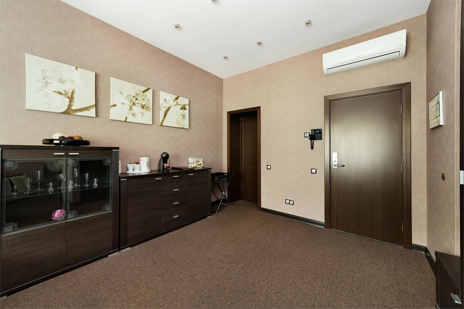 Люкс двухместный с джакузи и большой двуспальной кроватью