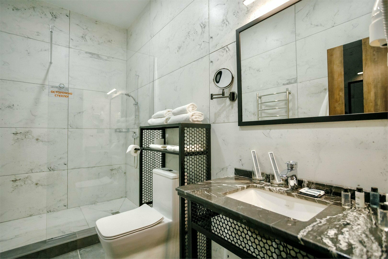 Джуниор Сюит