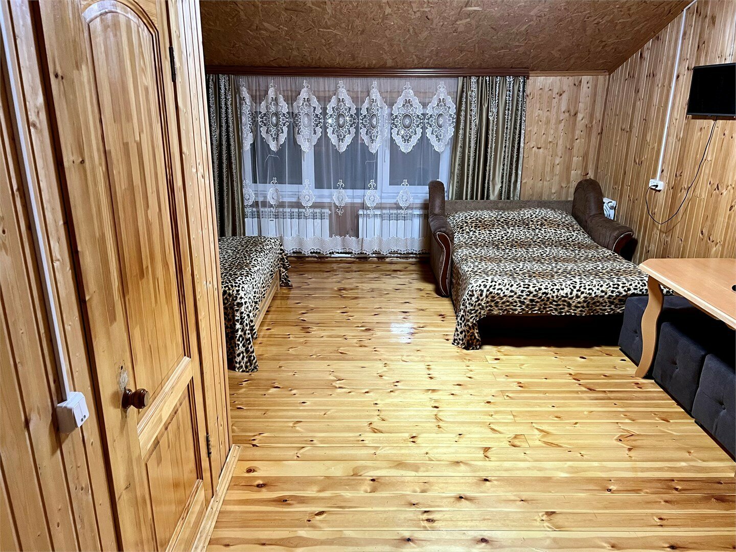 Четырехместный номер с собственной ванной комнатой