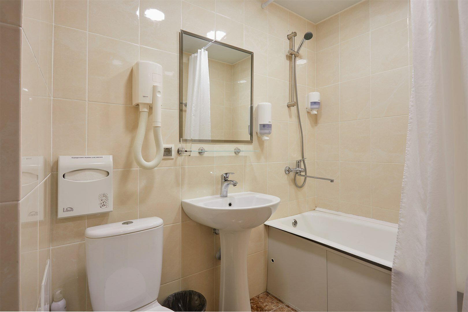 Двухместный номер с 1 кроватью и общей ванной комнатой