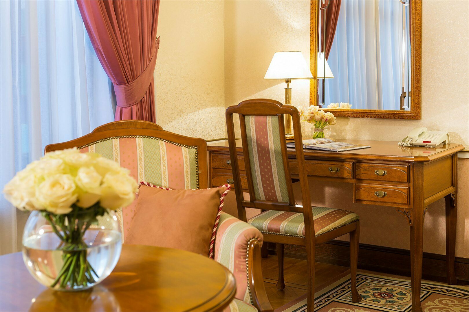 Улучшенный номер с кроватью размера «king-size» или 2 отдельными кроватями