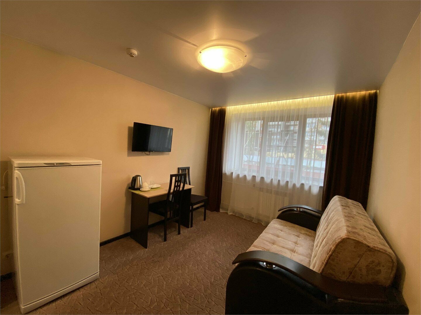 Стандарт двухкомнатный (две односпальные кровати + диван)