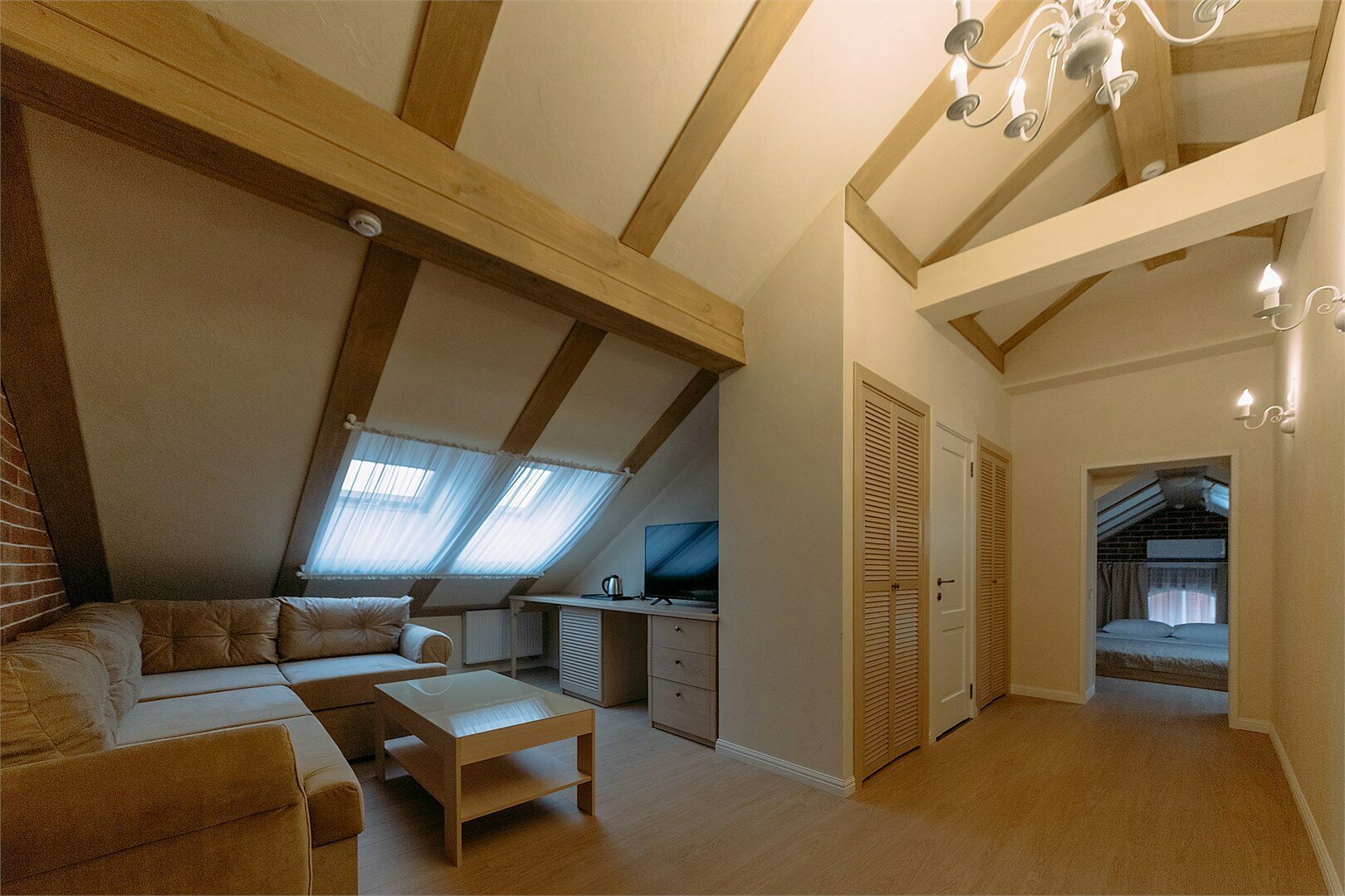 Сьют с Мансардной Крышей