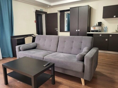 Стандартный номер с отдельным входом с двуспальной кроватью и диваном