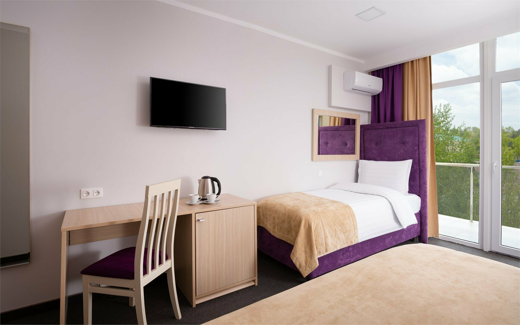 Бета Супериор с балконом с двуспальной кроватью