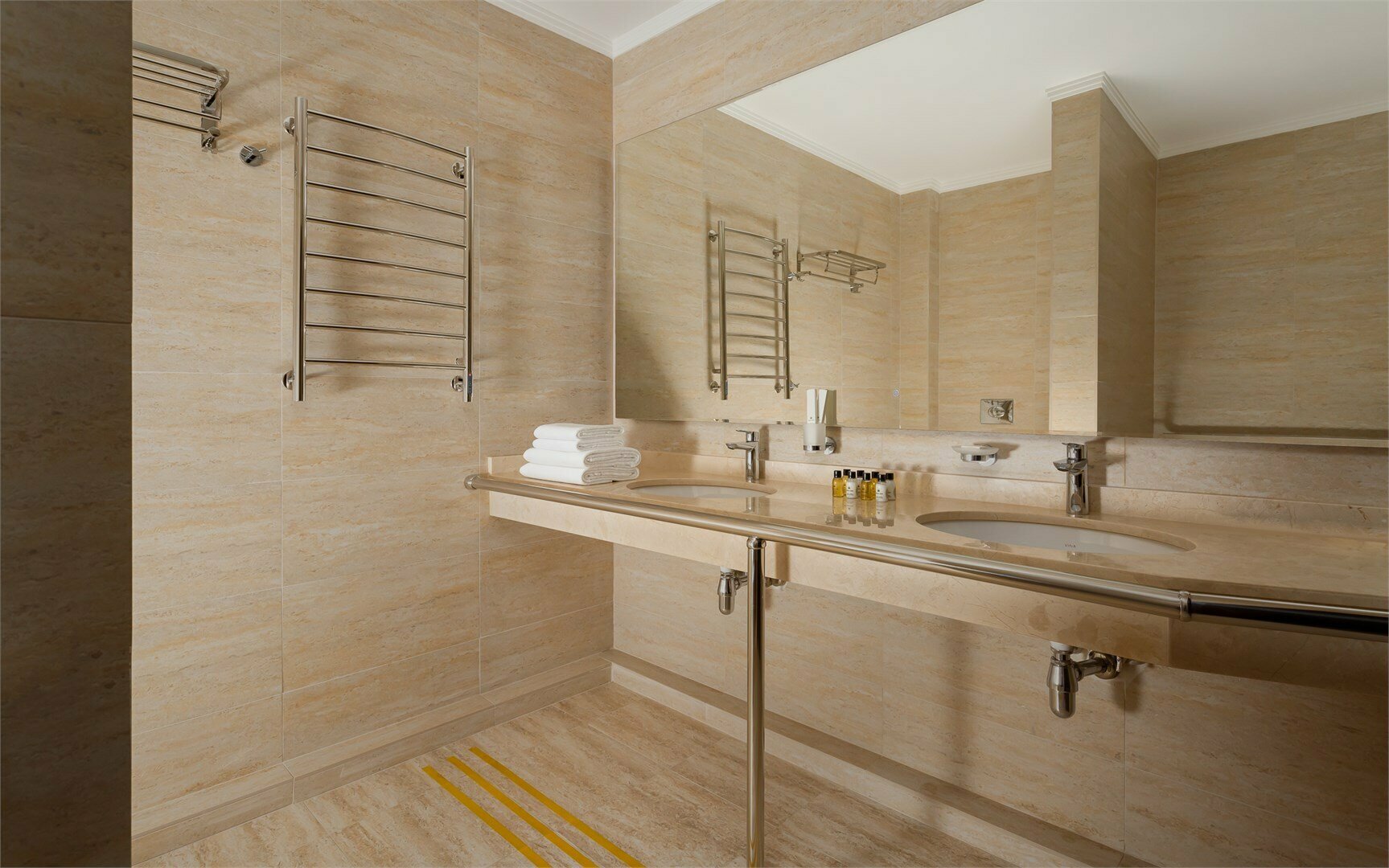 Номер Deluxe + с 2 односпальными кроватями (номер для людей с ограниченными возможностями)