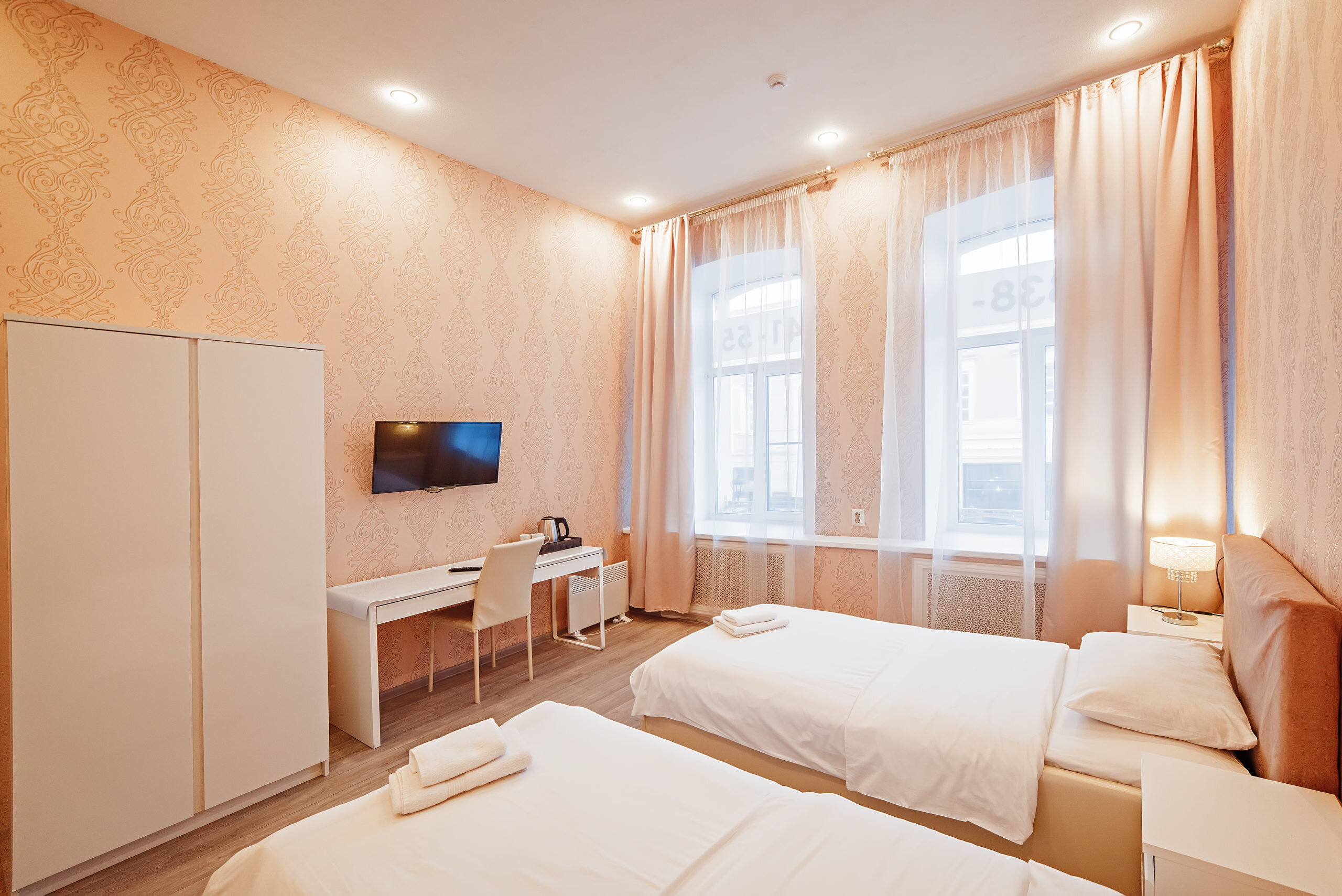 Двухместный номер с 2 отдельными кроватями и общей ванной комнатой