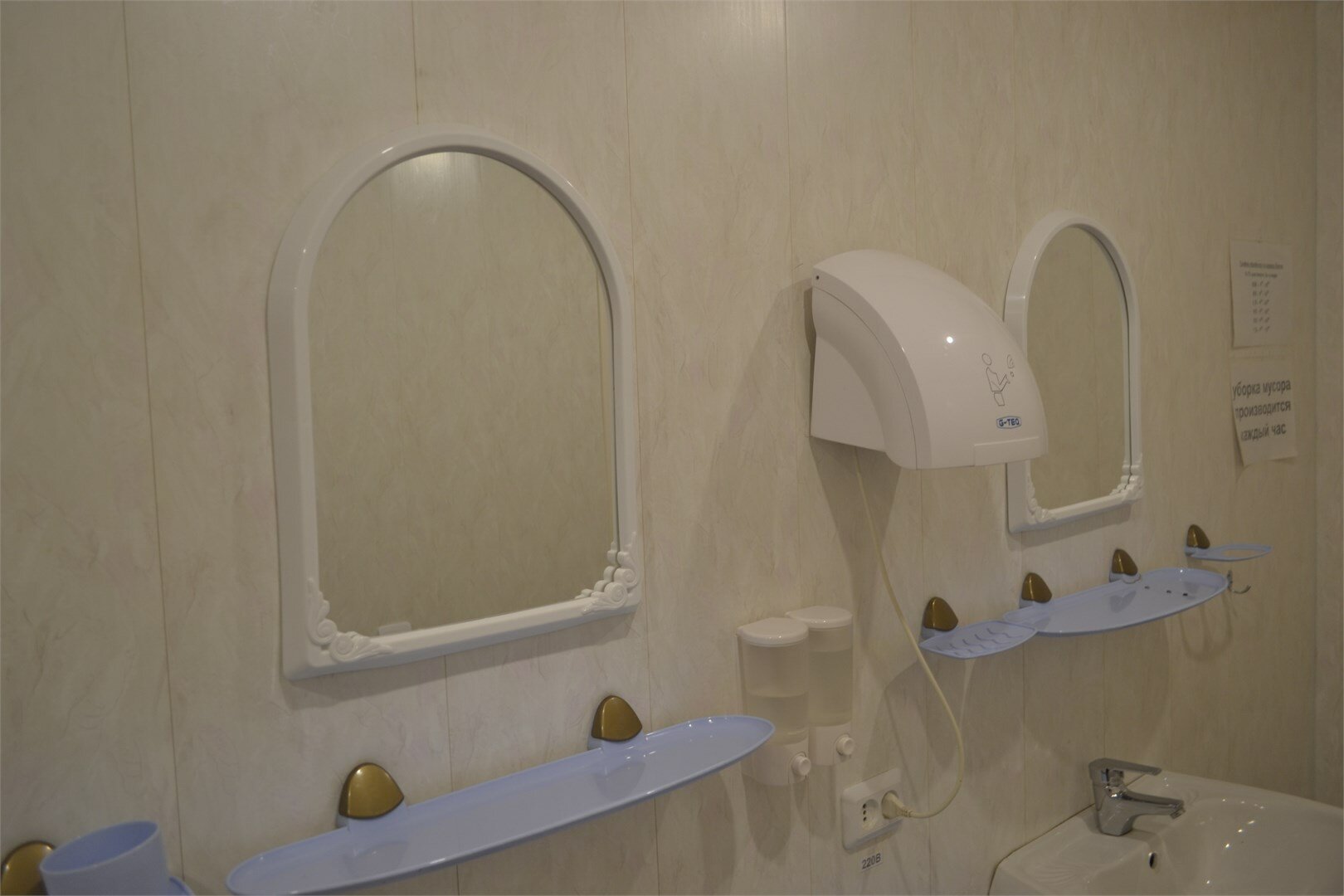 Двухместный номер эконом-класса с 2 отдельными кроватями