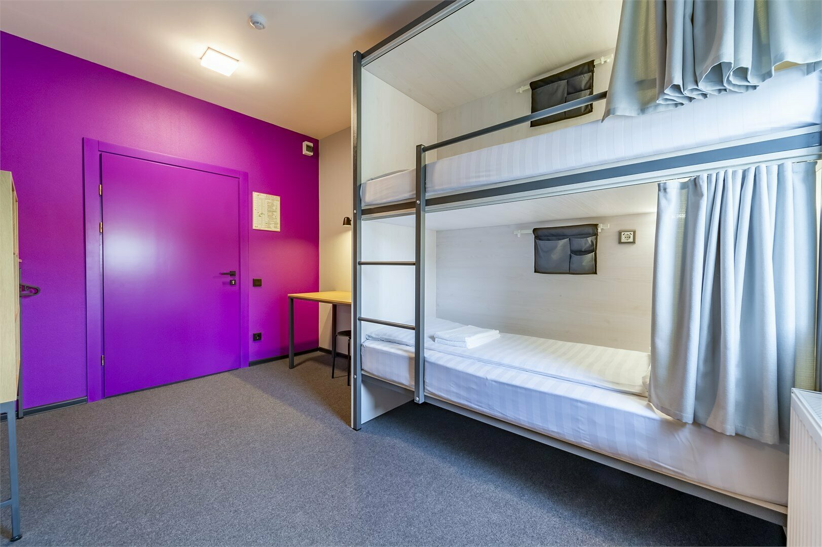 2 - местный номер с общей ванной комнатой (двухъярусная кровать)