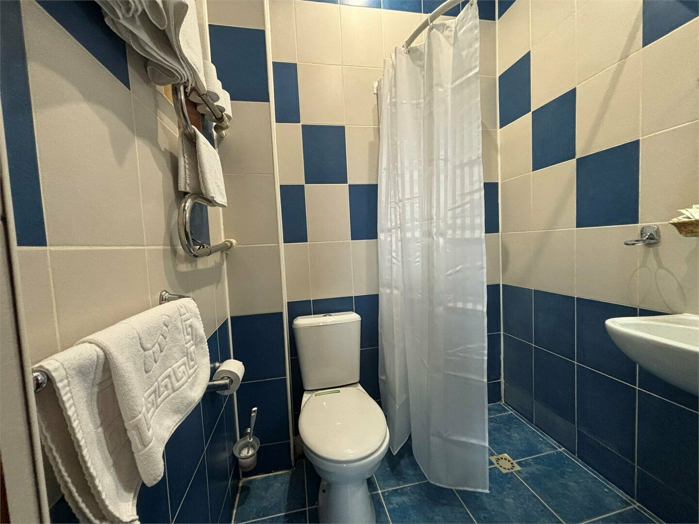 Эконом с мансардным окном