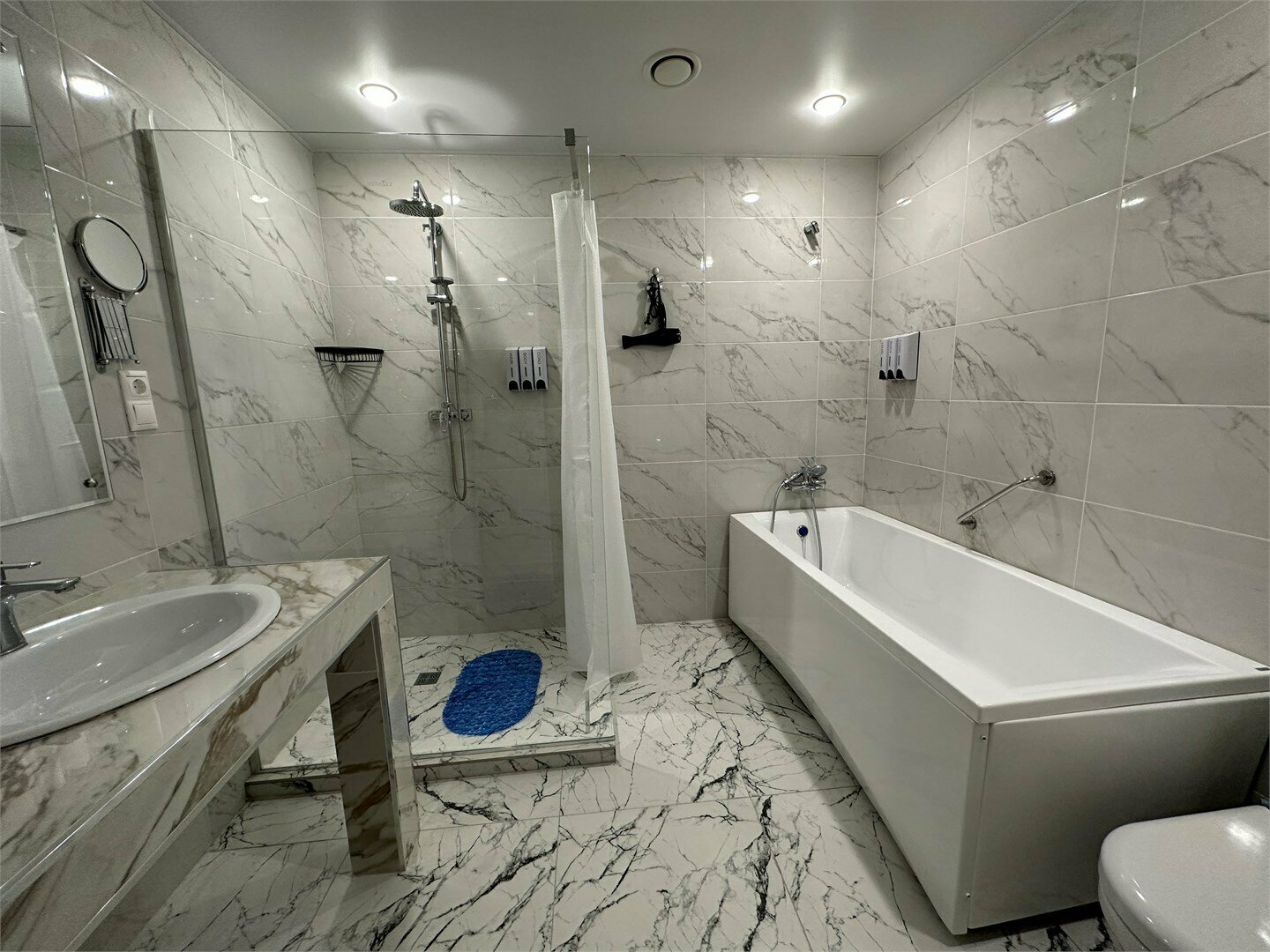 Номер Делюкс