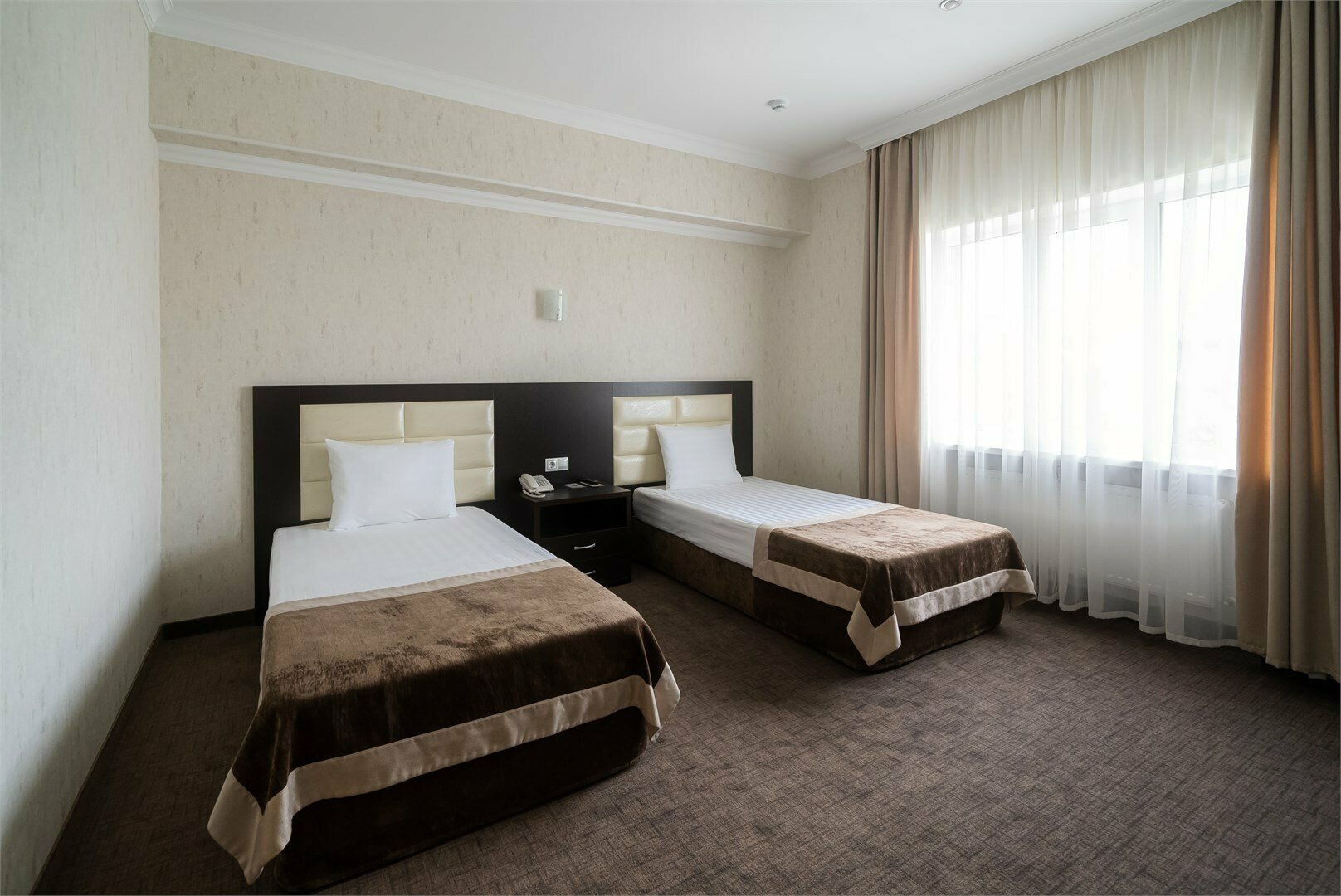 Просторный двухместный номер с 2 отдельными кроватями