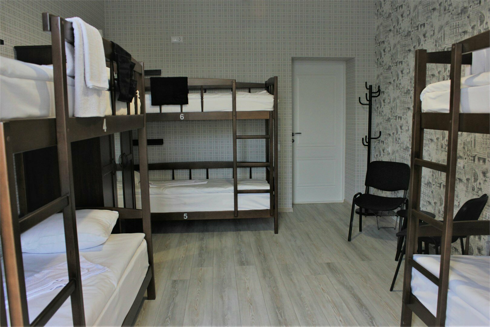Место в общей 6-местной мужской комнате