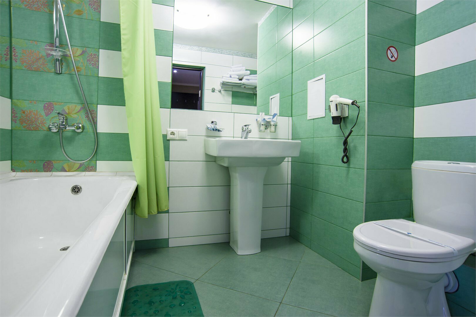 Четырехместный номер с душем