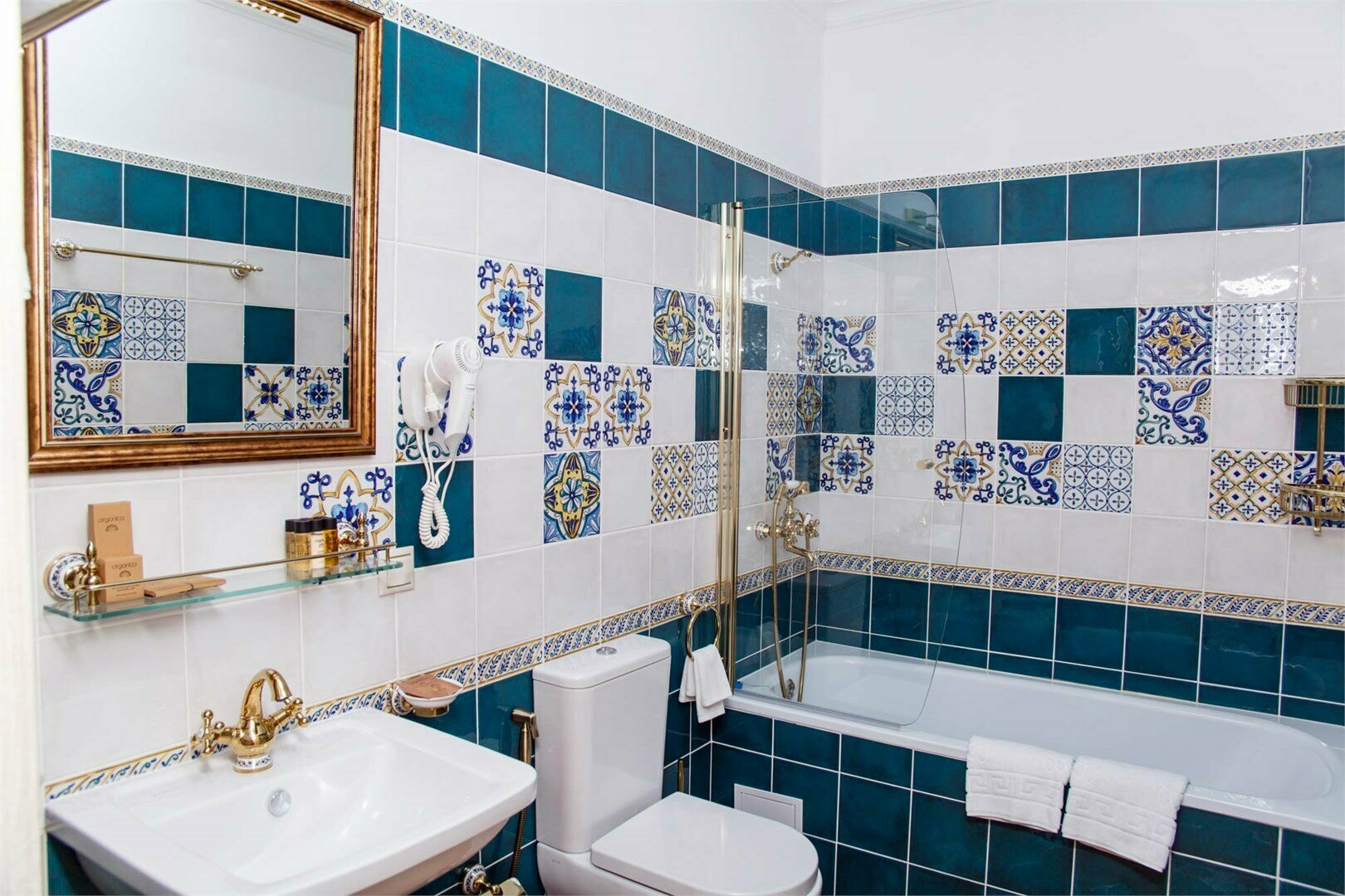 «Джуниор сюит» (31.12.25 г. Новогодний банкет включен в стоимость)