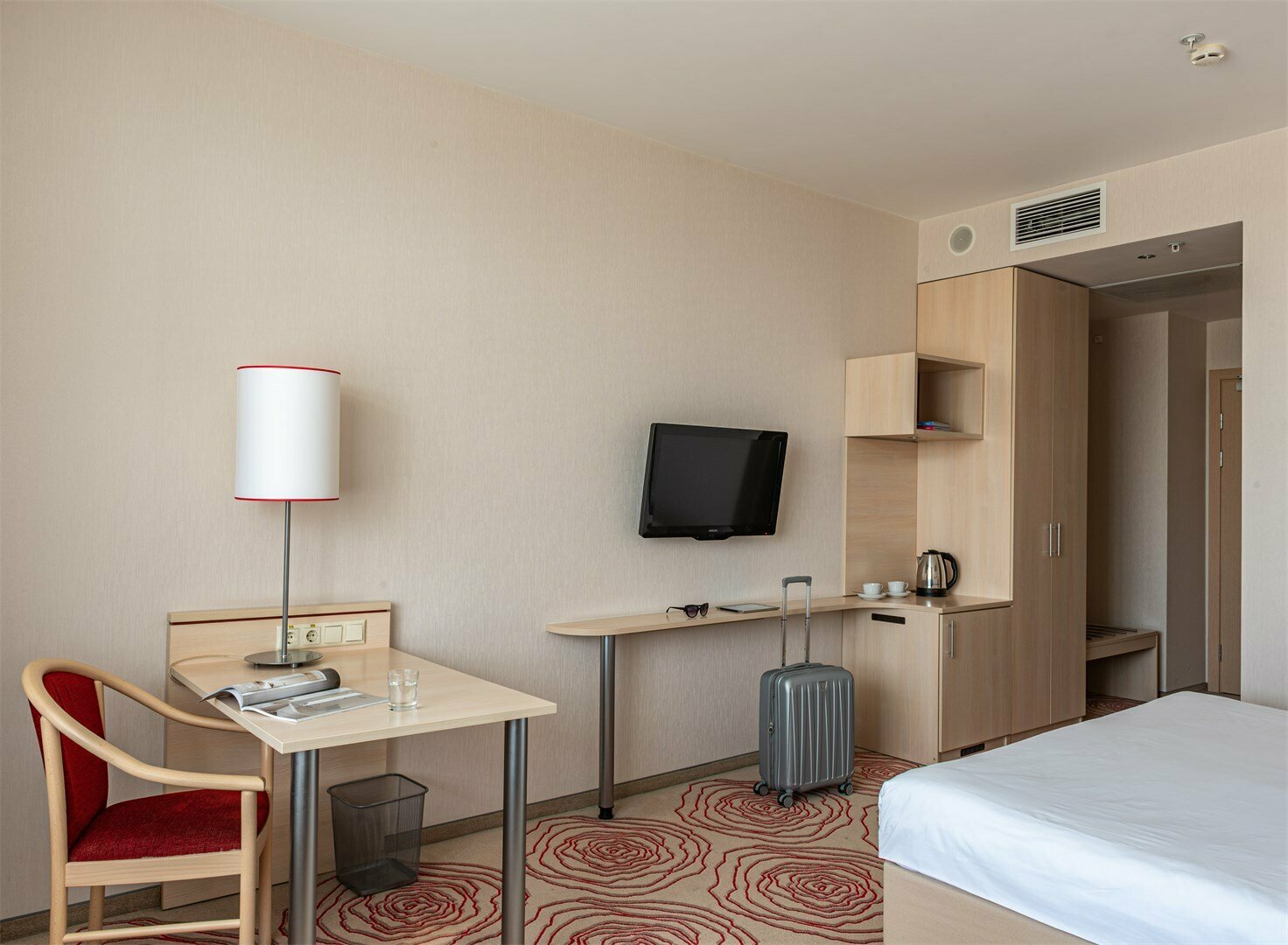 Стандартный номер с одной двуспальной кроватью