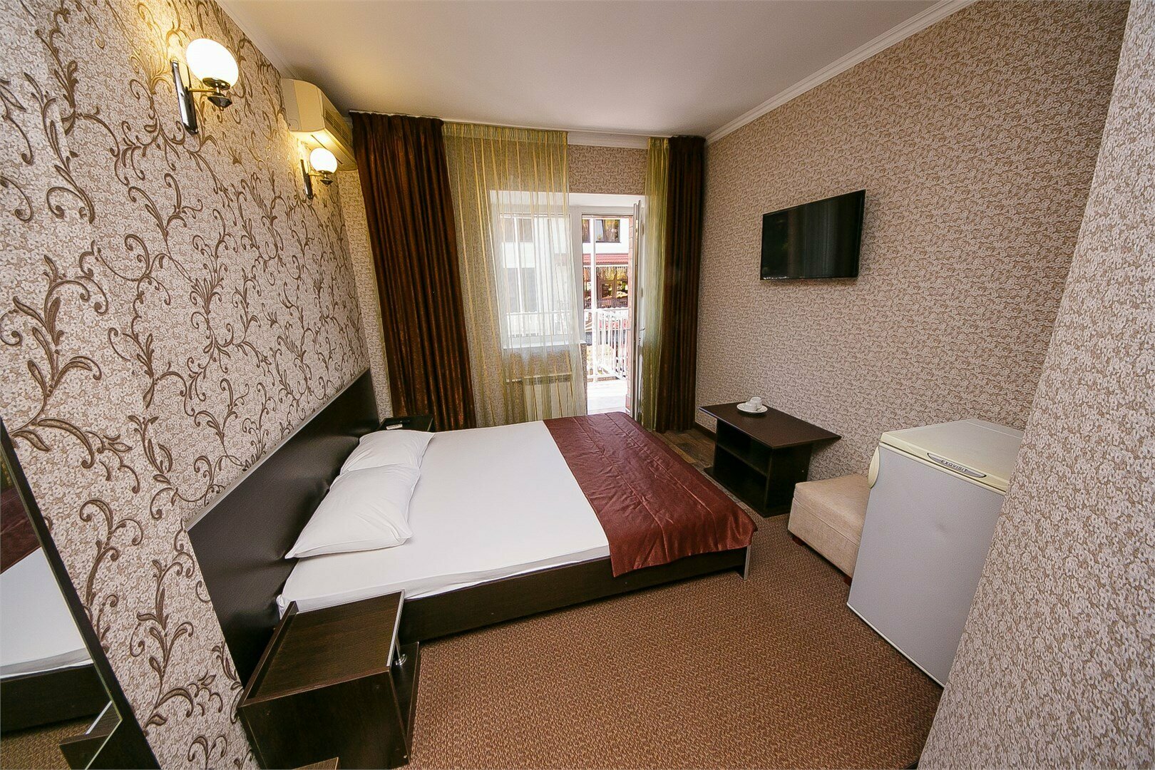 Стандарт с двуспальной кроватью и балконом