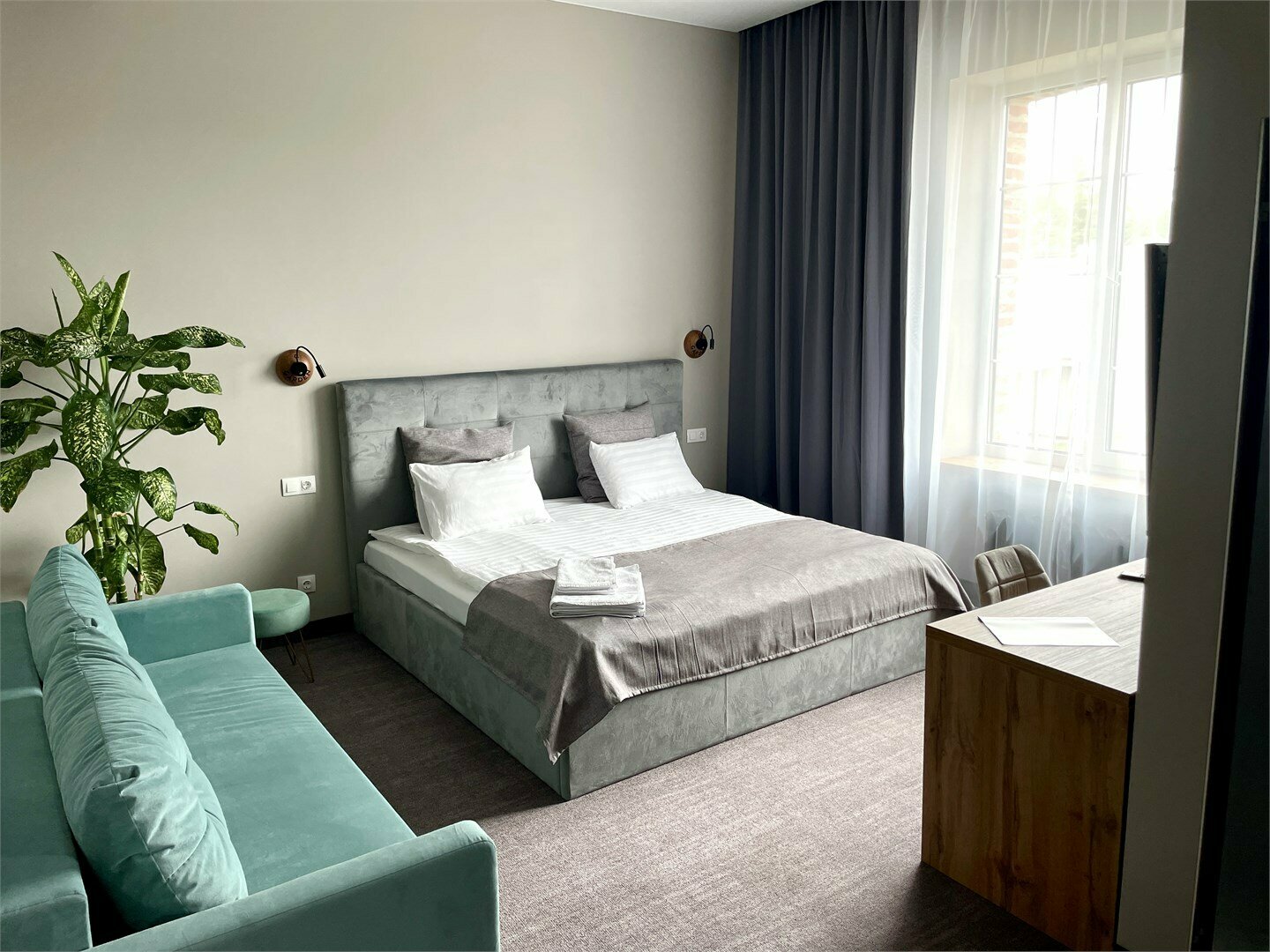 Полулюкс с ванной 2-местный + 2 дополнительных места