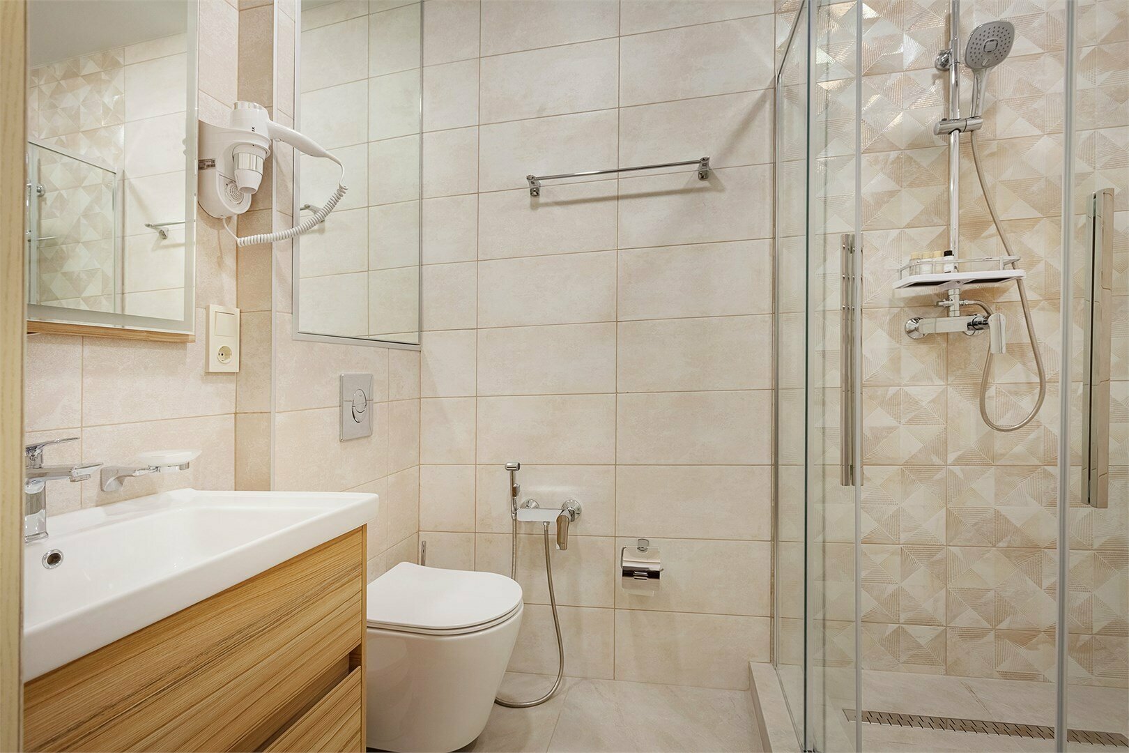 Люкс  двухкомнатный с кроватью и диваном №1