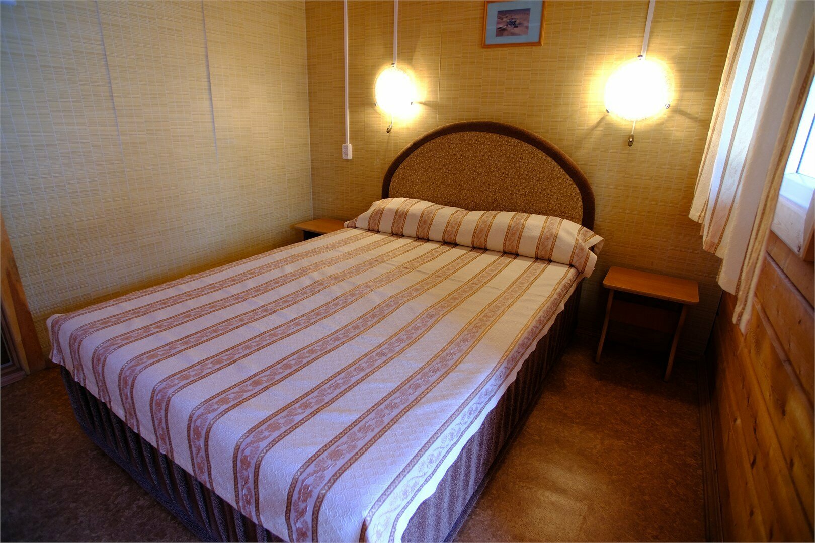 Стандарт с одной двуспальной кроватью (2 / 6)