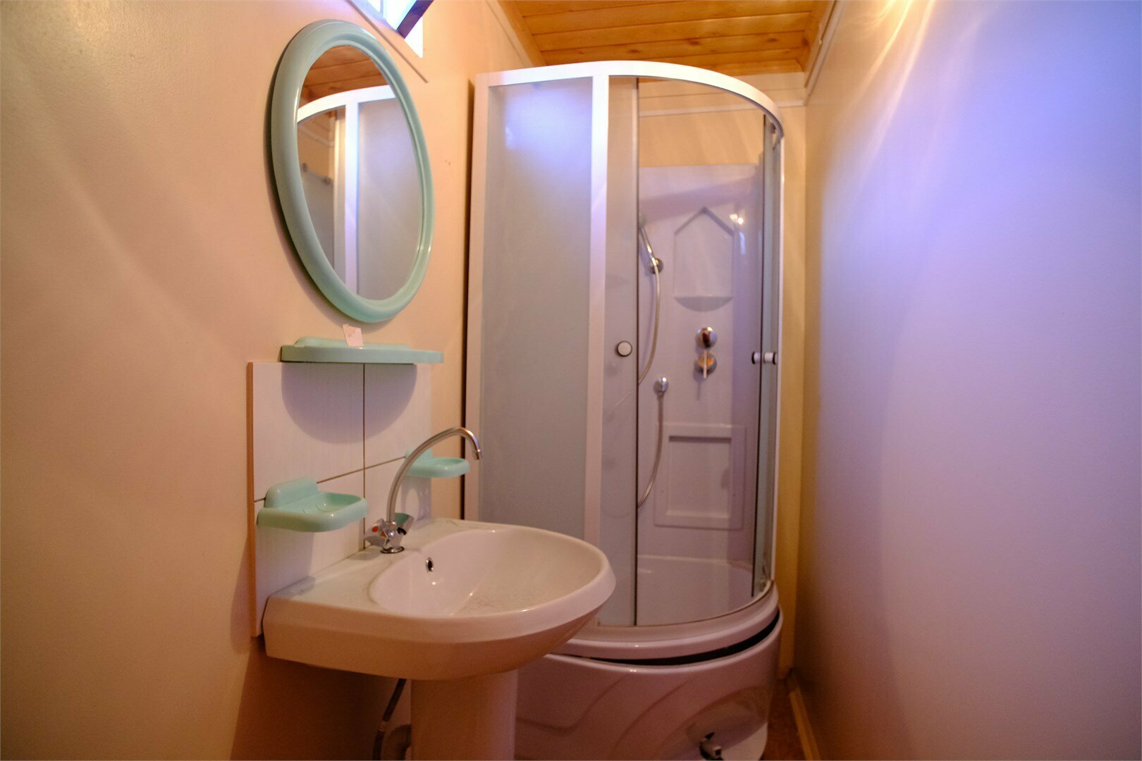 Стандарт с одной двуспальной кроватью (2 / 6)