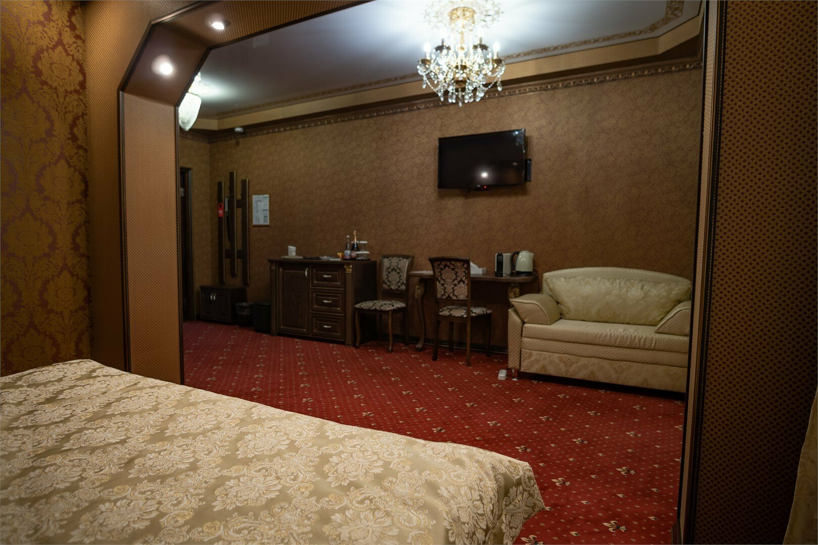 Люкс с кроватью размера "queen-size" и гидромассажной ванной