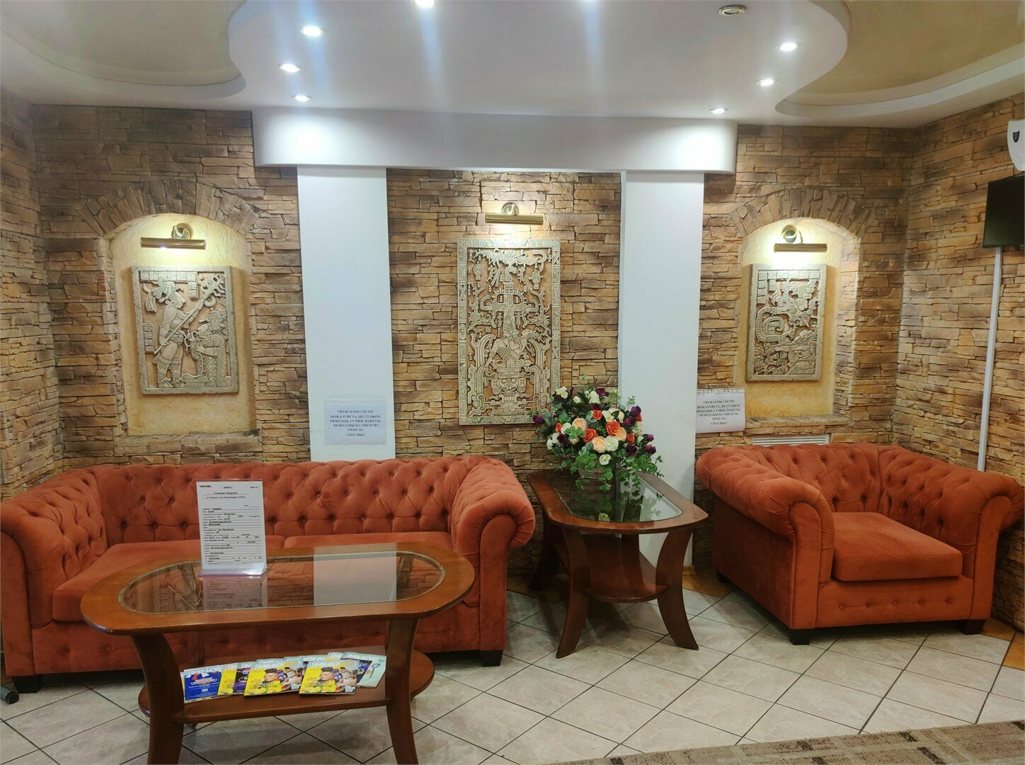 Двухместный номер с 2 отдельными кроватями и общей ванной комнатой