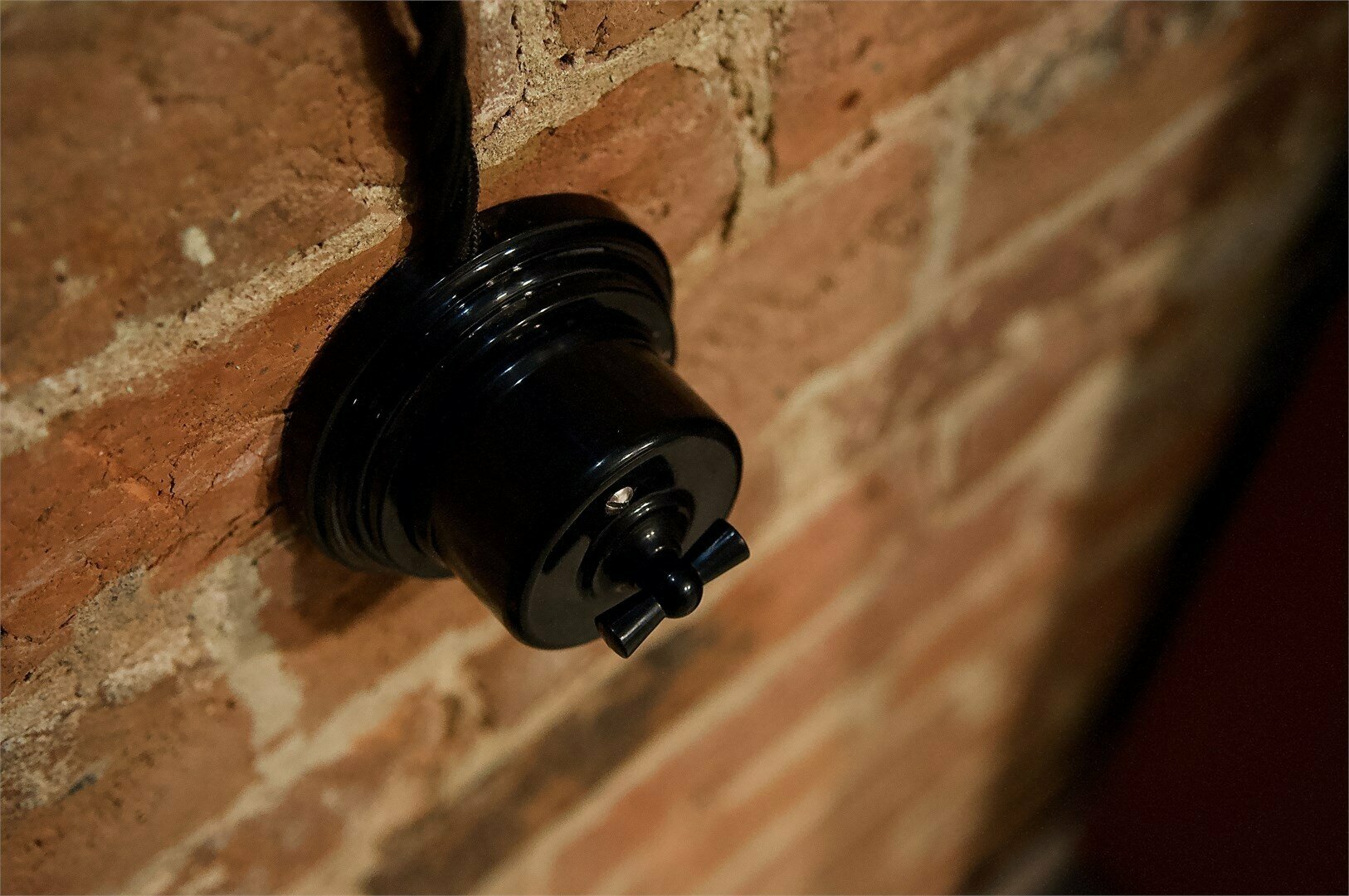 Кровать в женском общем 8-местном номере