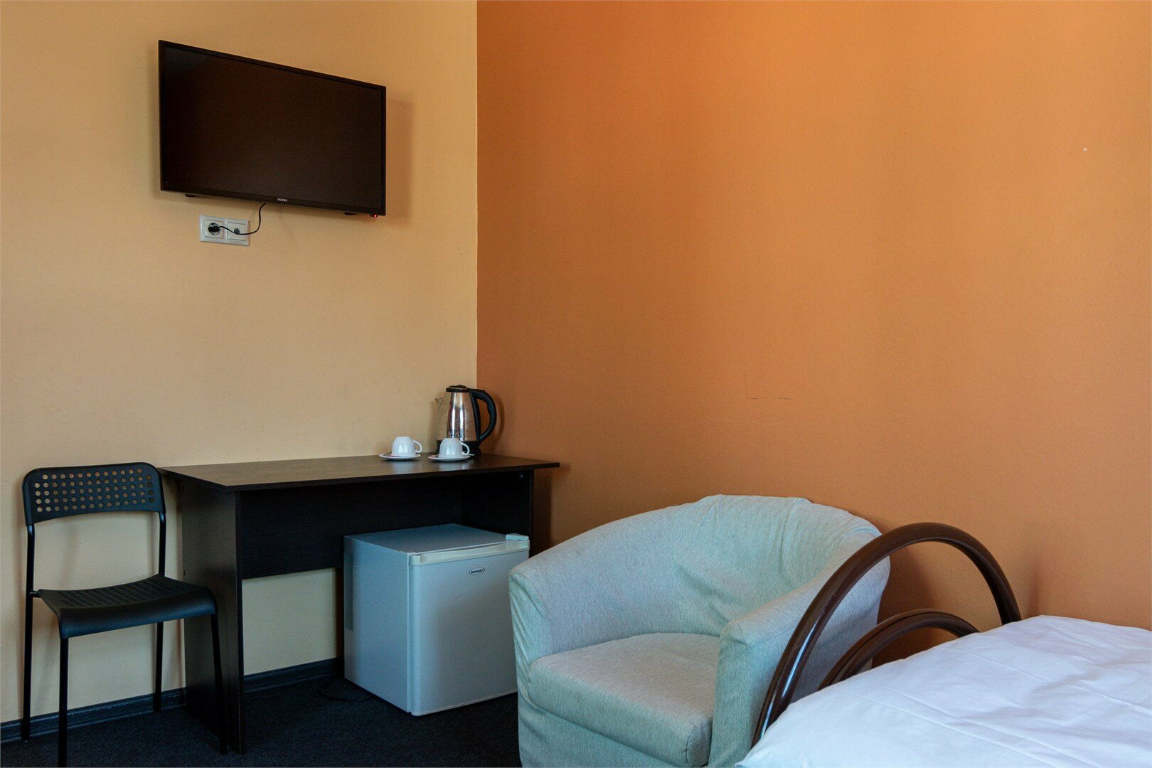 Стандартный номер с 2 односпальными кроватями и диваном