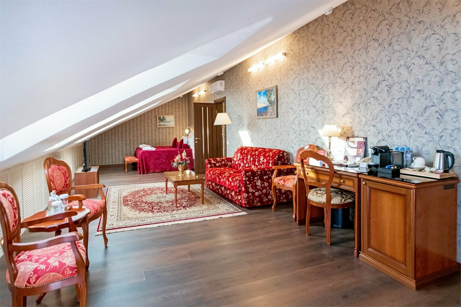 Делюкс с видом на небо Петербурга (мансардный)