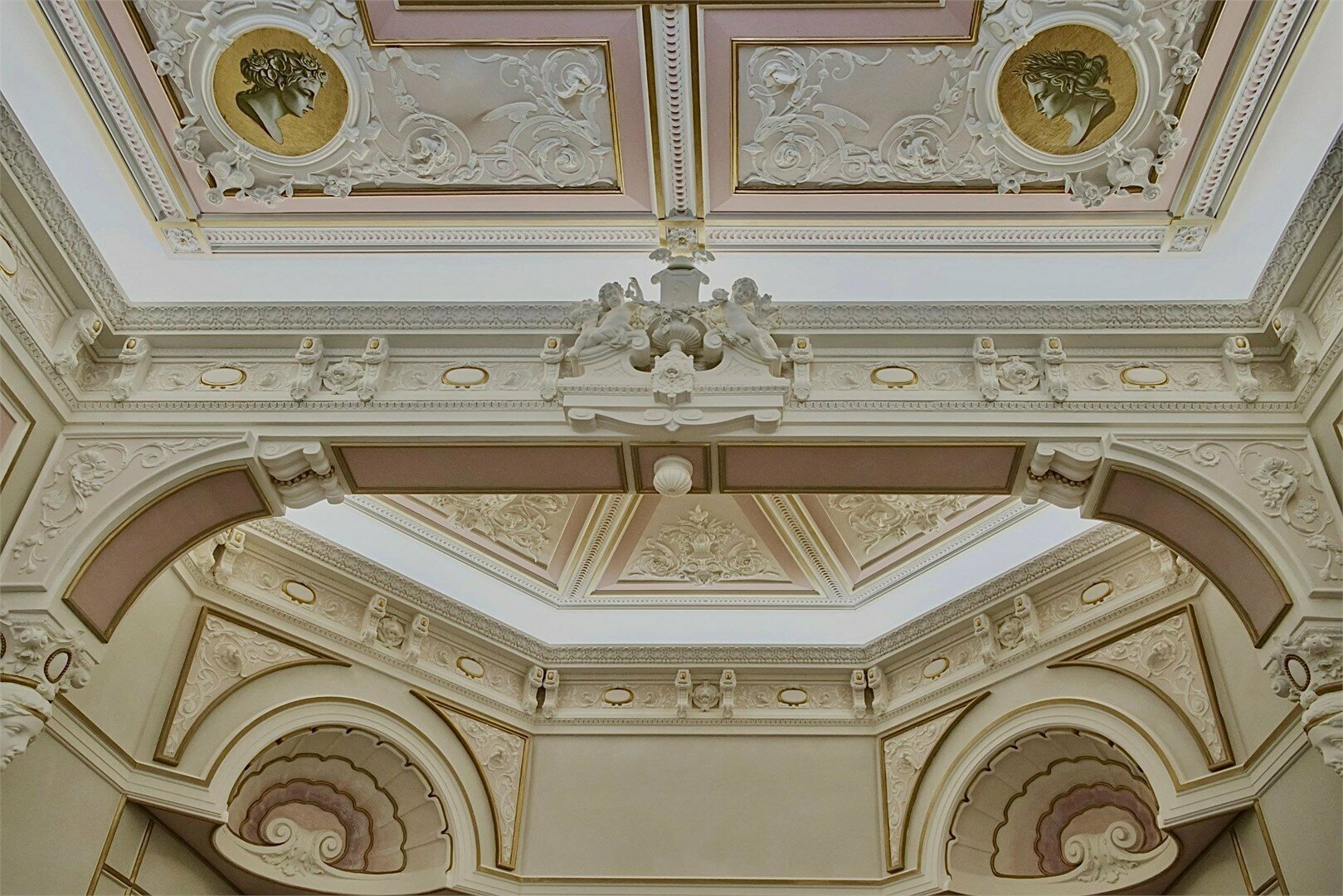 Двухкомнатный исторический Люкс "Ампир"