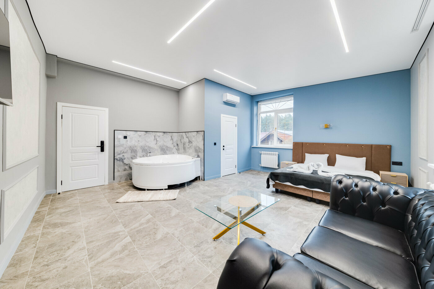 Люкс с кроватью размера "queen-size" и гидромассажной ванной