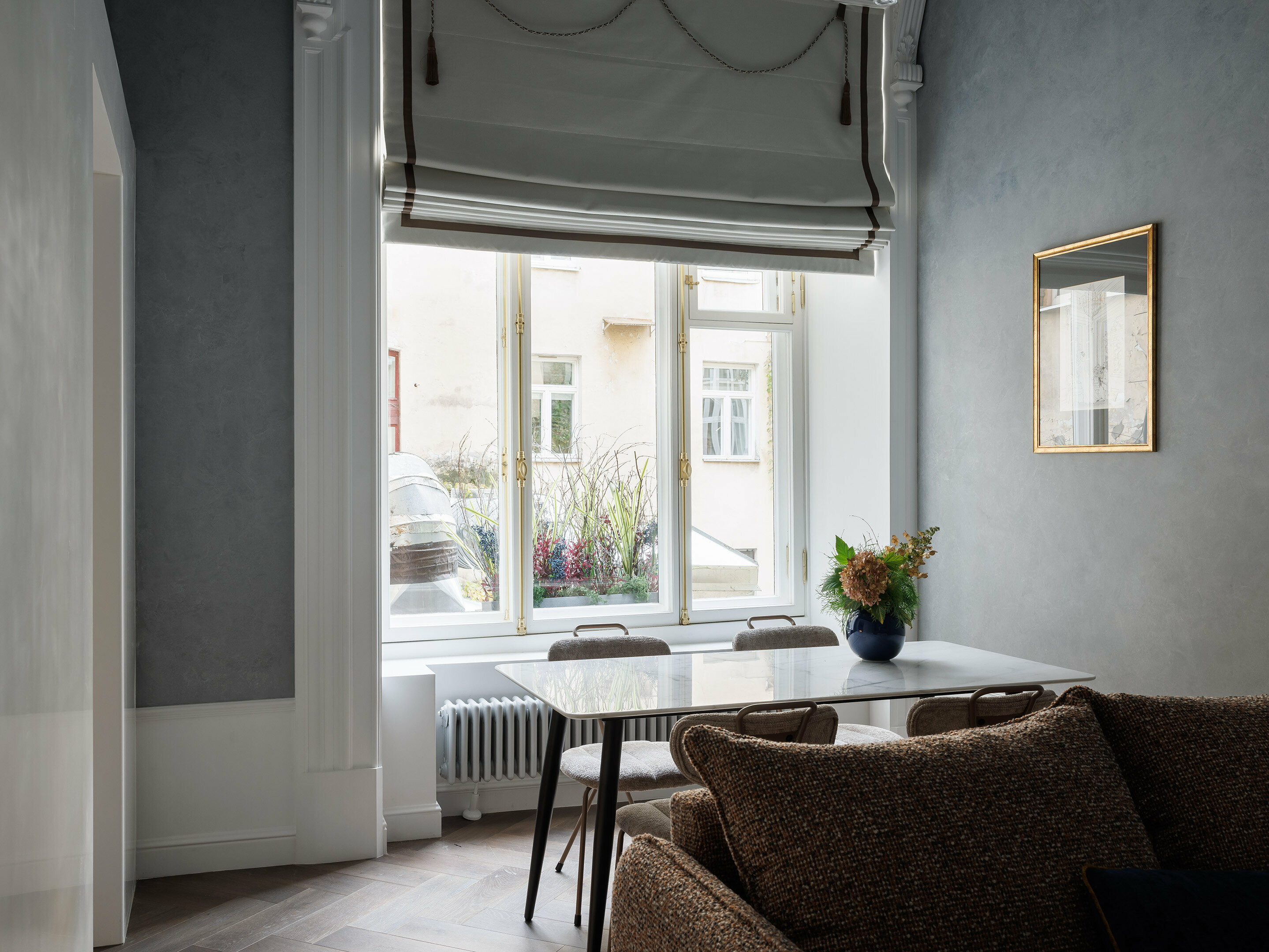 Двухуровневая студия с видом во двор