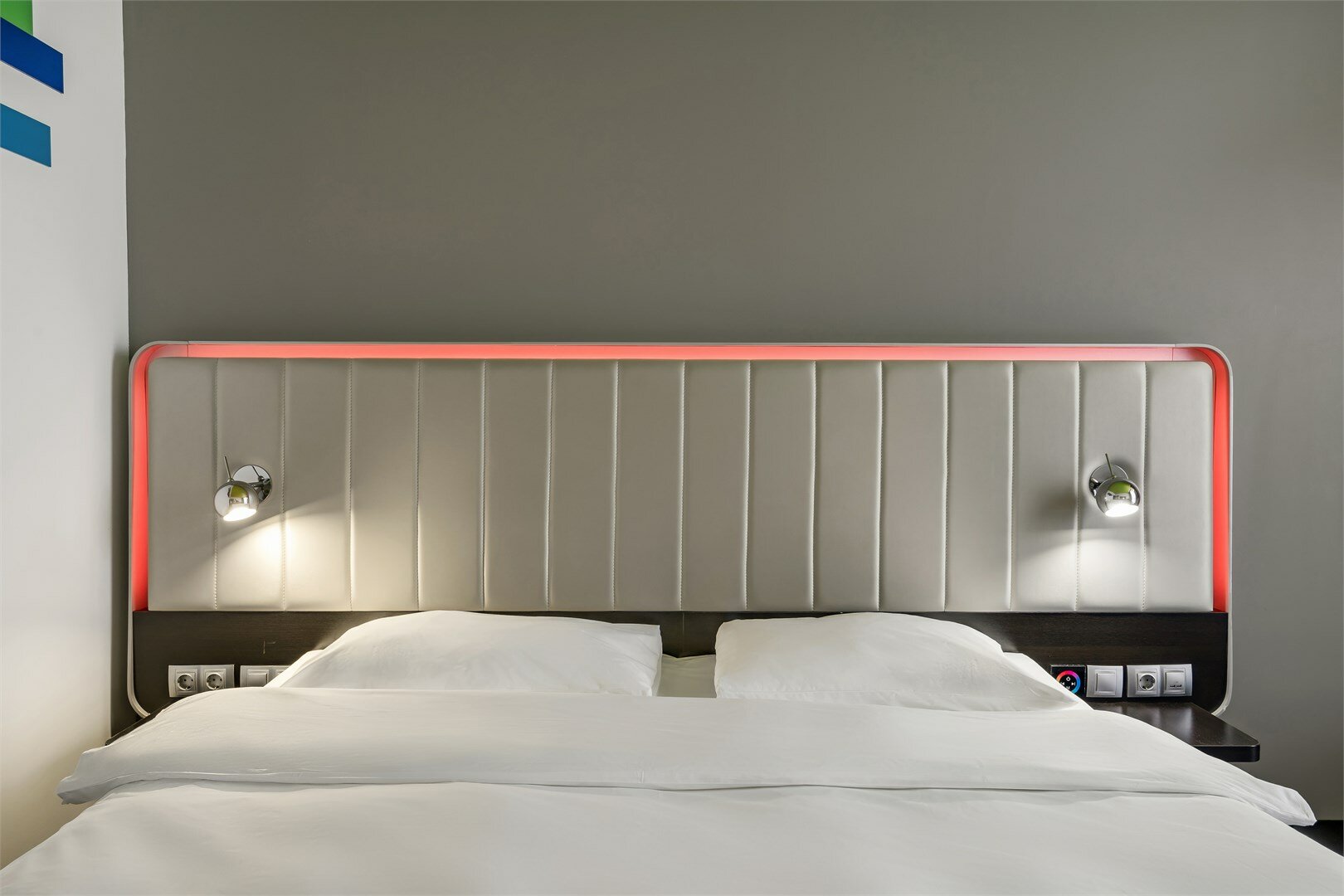 Полулюкс с одной большой кроватью