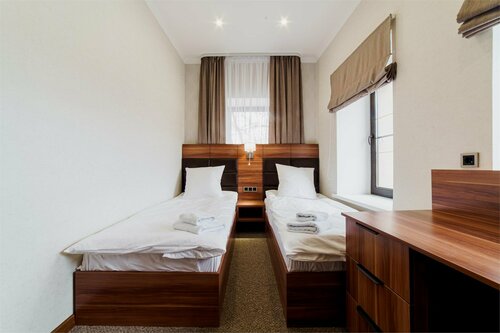 Стандартный номер с 2 односпальными кроватями и диваном