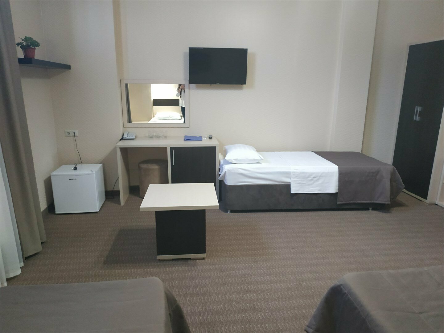 Трехместный номер с основными удобствами