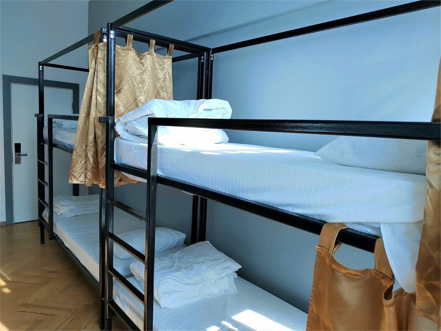 Нижнее место в женском 8ми местном номере №410