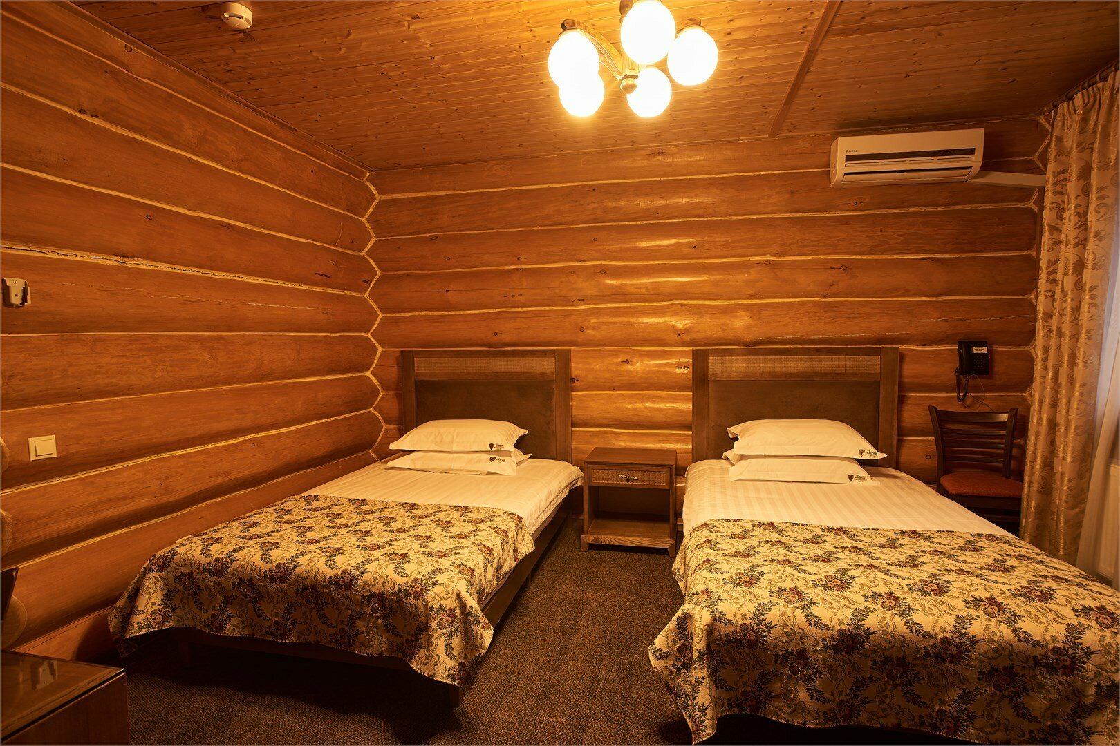 Семейный номер в "Бревенчатом доме"