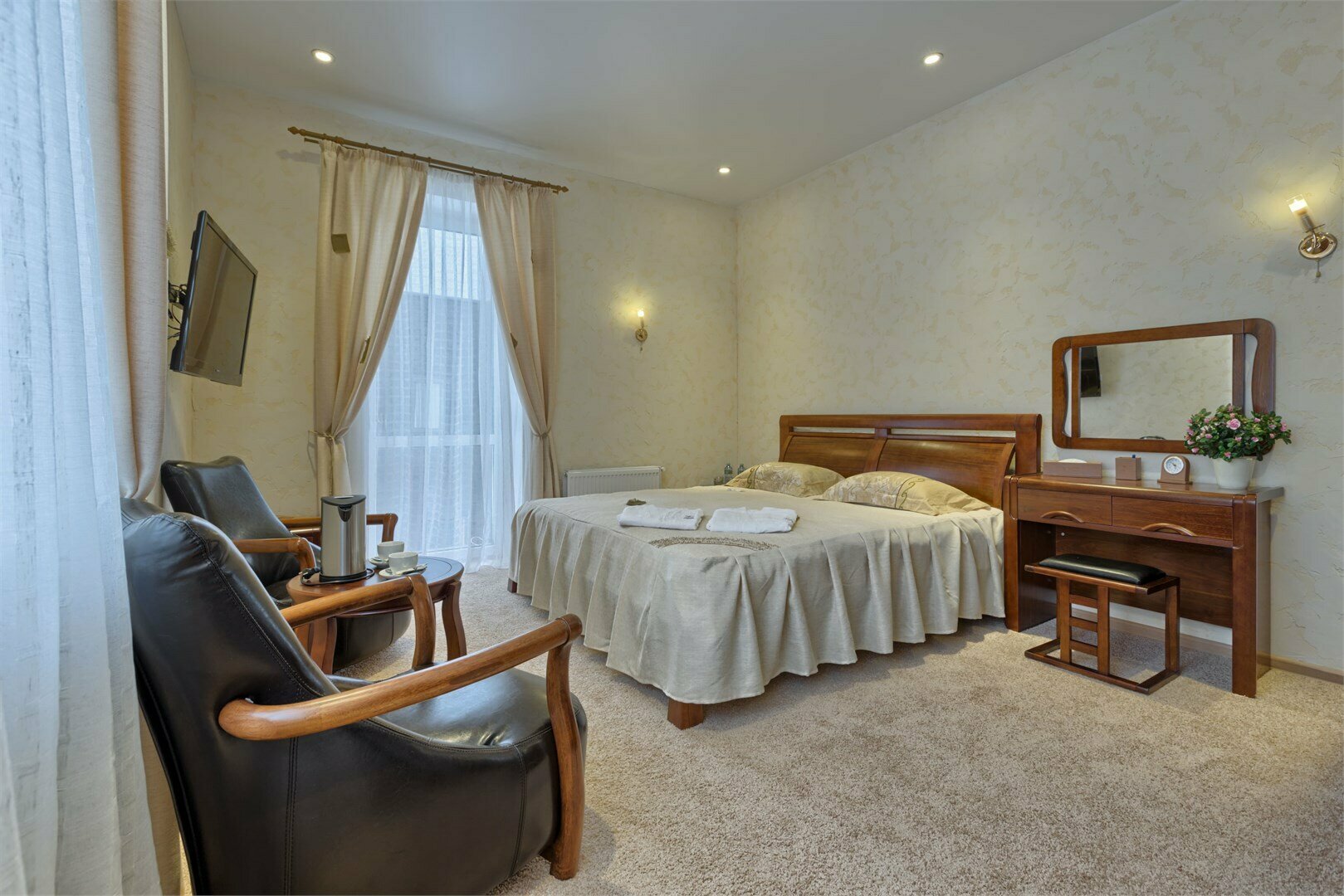 "Дом Перевертыш" - Двухэтажный дом с двумя спальнями