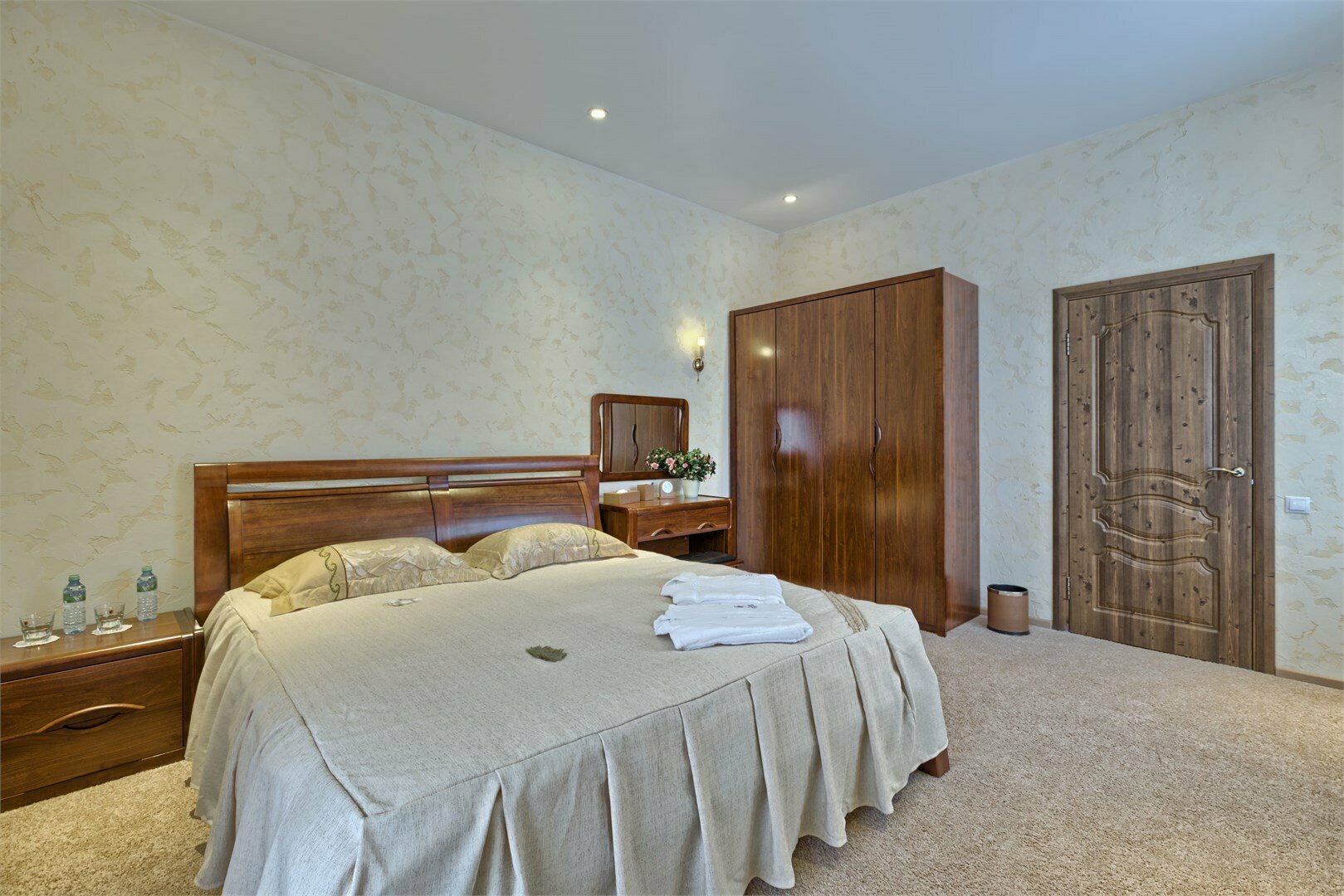 "Дом Перевертыш" - Двухэтажный дом с двумя спальнями