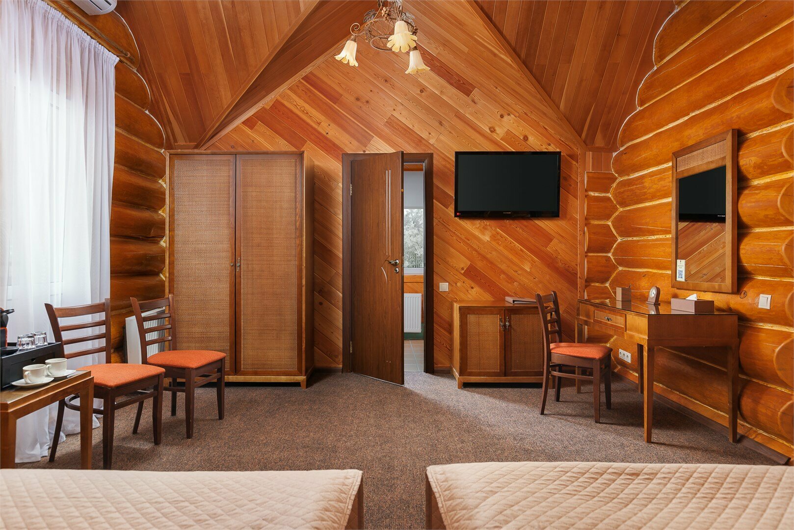 "Бревенчатый дом" с двумя спальнями