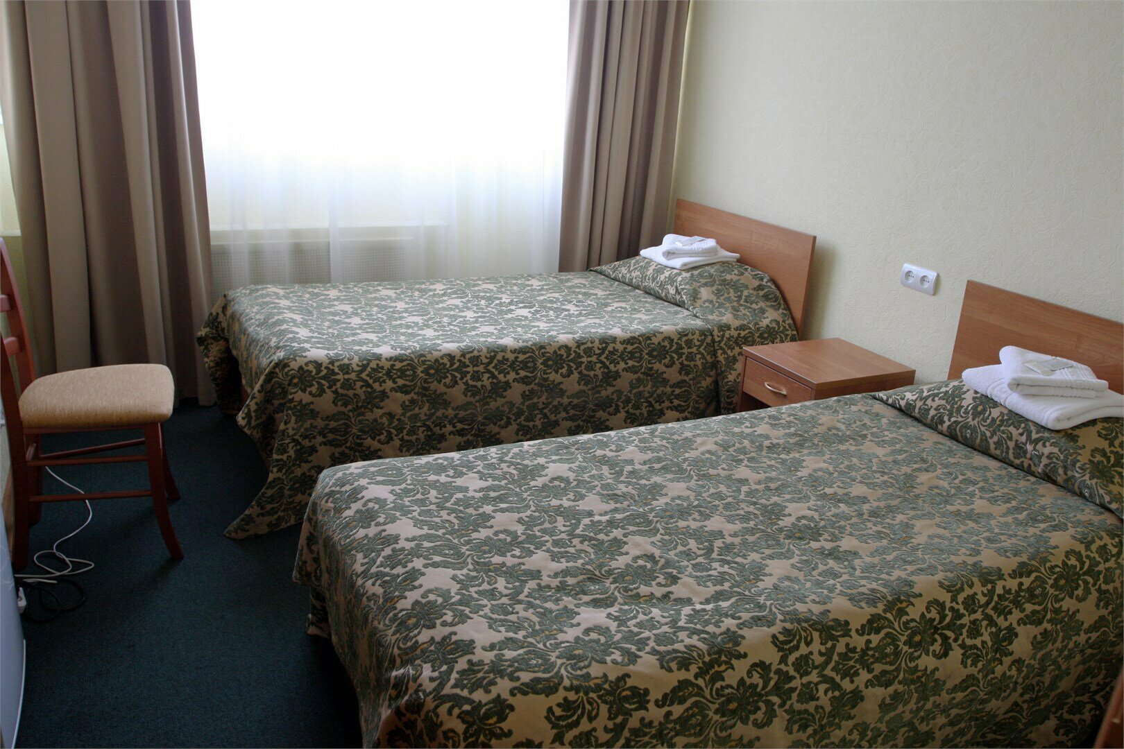 Двухместный номер с 2 отдельными кроватями и общим туалетом