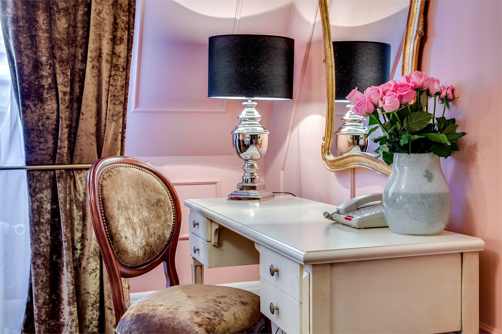 Стандартный номер с видом на улицу