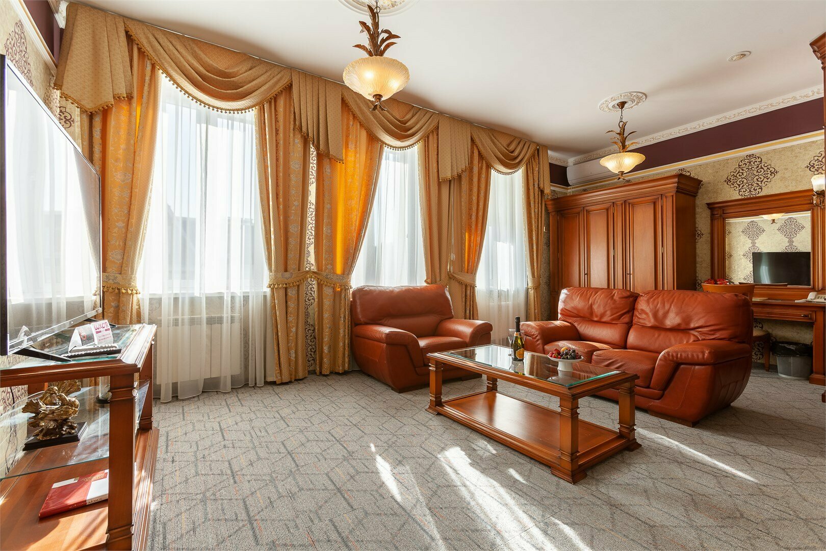 Двухкомнатный Люкс "Президентский" с двуспальной кроватью