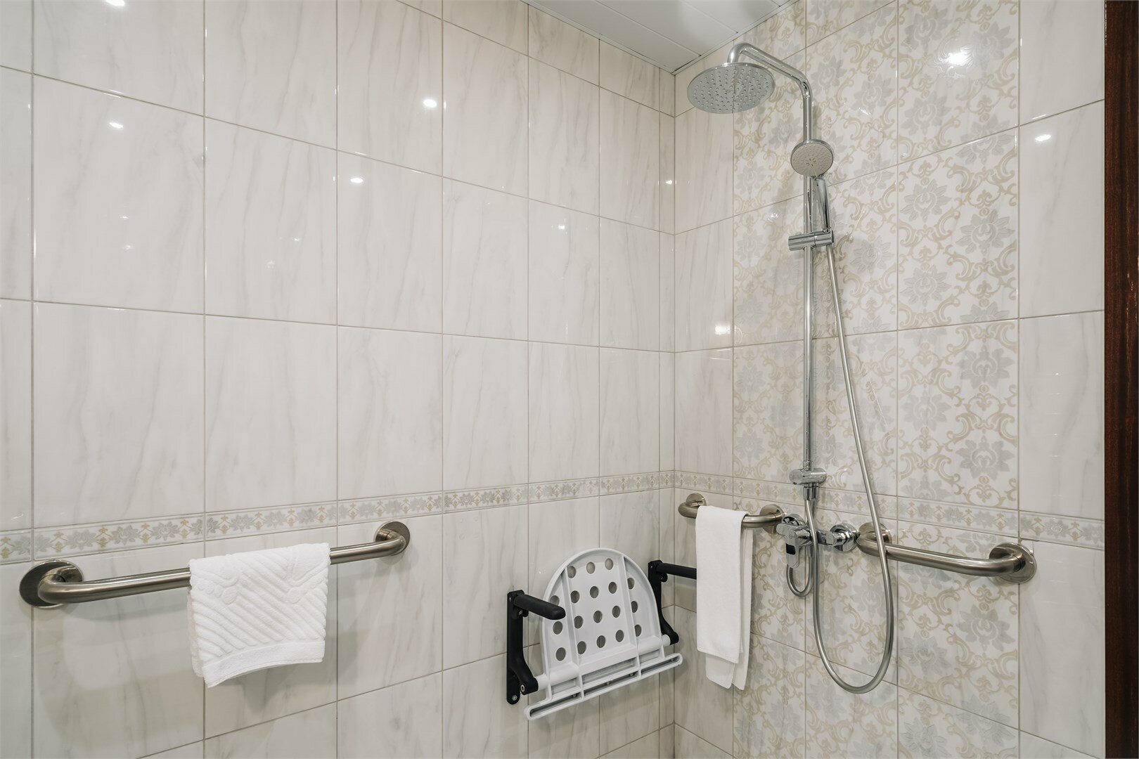 Стандартный номер для людей с ограниченными возможностями