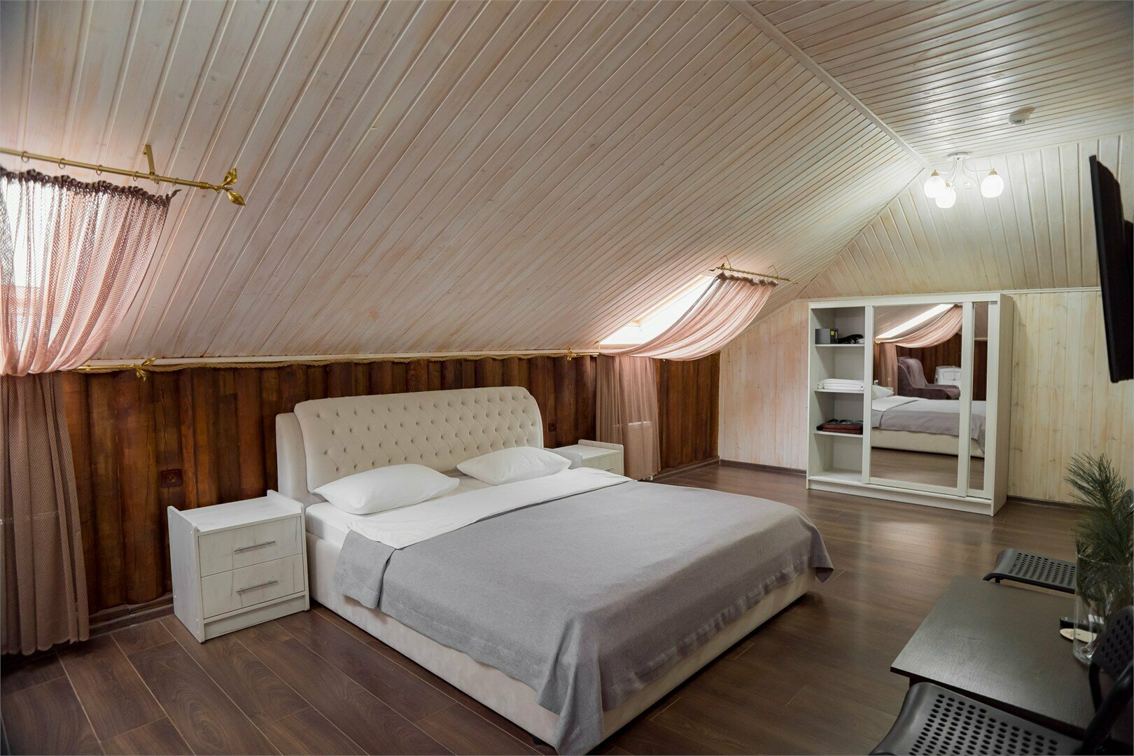 Улучшенный 2-х местный на мансарде 16+ (полупансион)